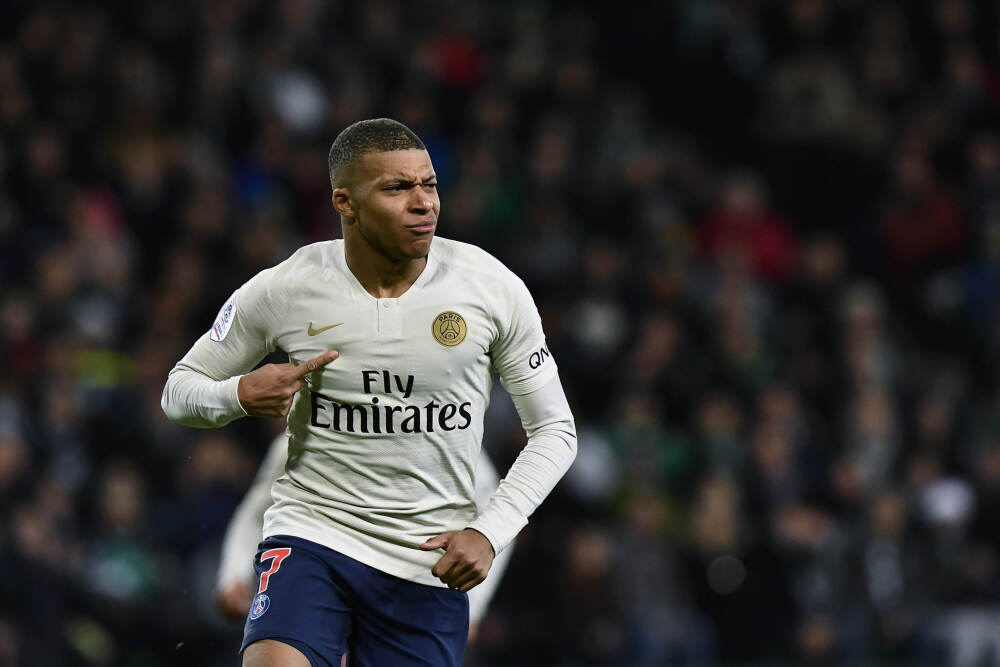 ESPN：皇马后防引援密切关注施洛特贝克和雅奎特，并将押注青训